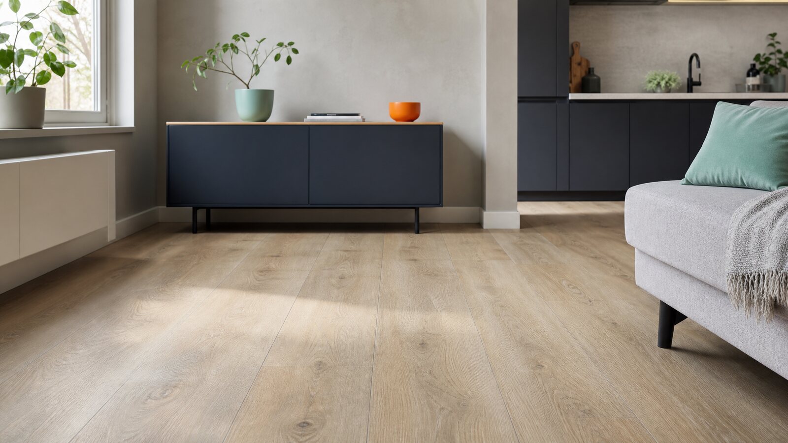 Strakke moderne PVC-vloer in een licht praktisch interieur